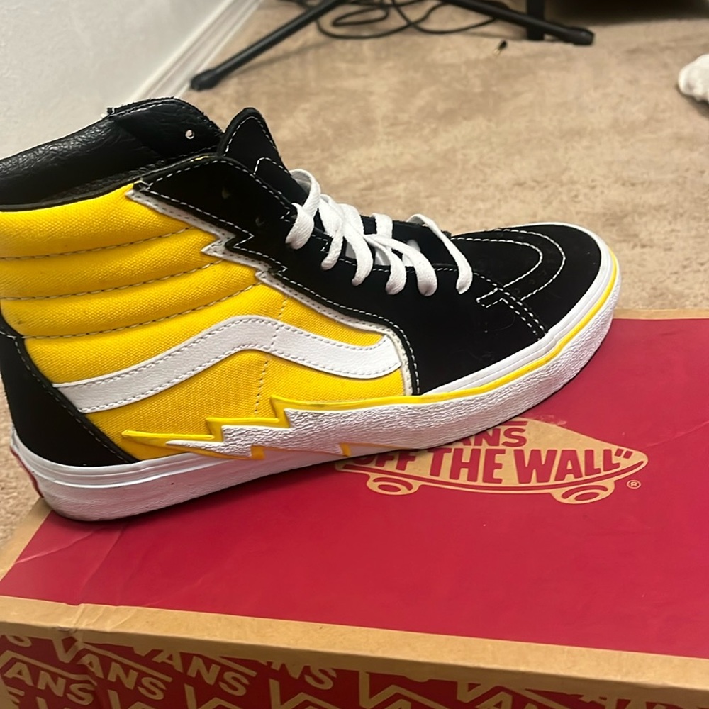 Black and Yellow sk8-Hi Bolt Vans M( 9.5) W(11)